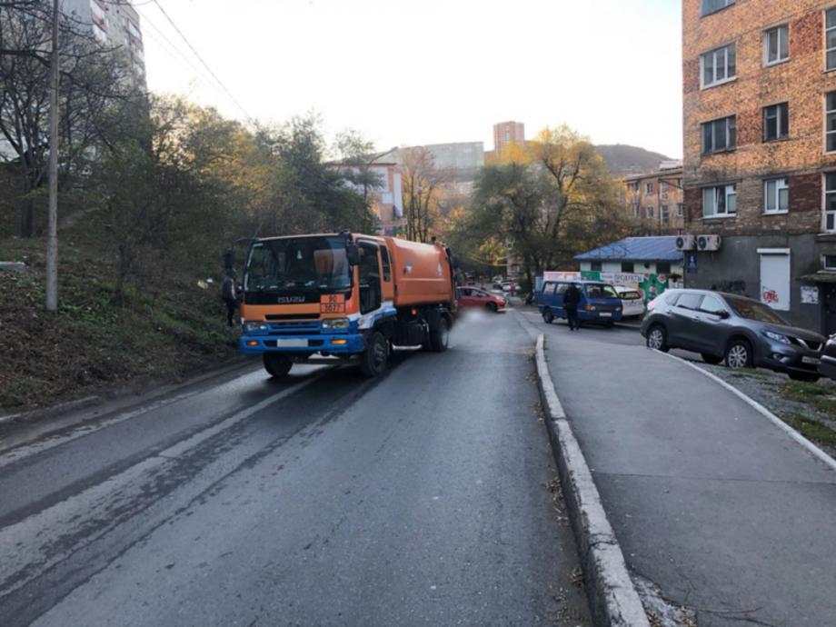 Фото: 25.мвд.рф | Во Владивостоке водитель мусоровоза насмерть сбил пожилую женщину