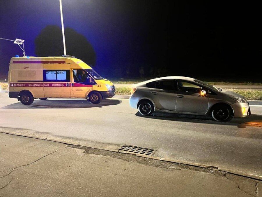 «Приусовод» сбил двух девушек на Русском острове на пешеходном переходе