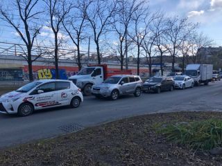 Грузовик стал причиной столкновения четырёх машин во Владивостоке