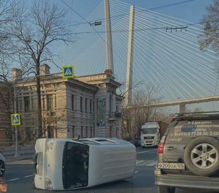 «Прилег, устал»: во Владивостоке автолюбителями запущен новый челлендж