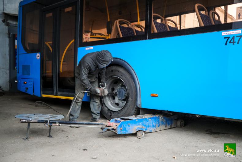 Во Владивостоке автобусы, не отвечающие требованиям безопасности, будут снимать с линии