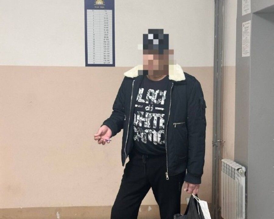 Пьяный мужчина напал на соседку после ссоры у лифта