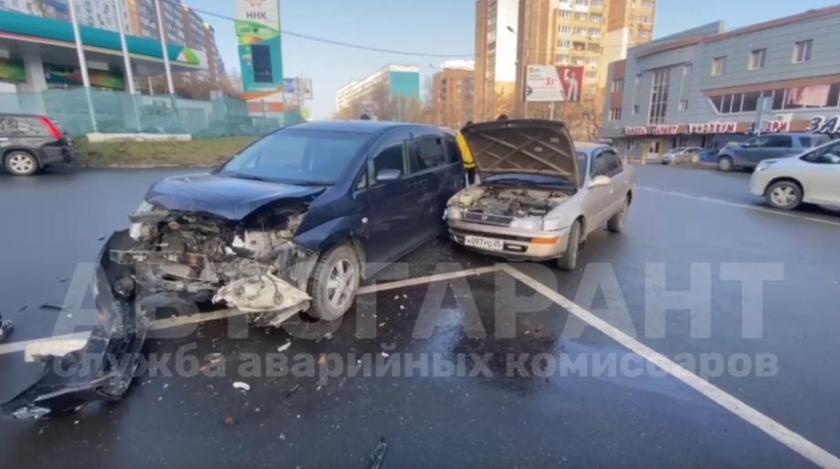 Фото: Скриншот видео | «Тачка в хлам»: серьезное ДТП произошло во Владивостоке
