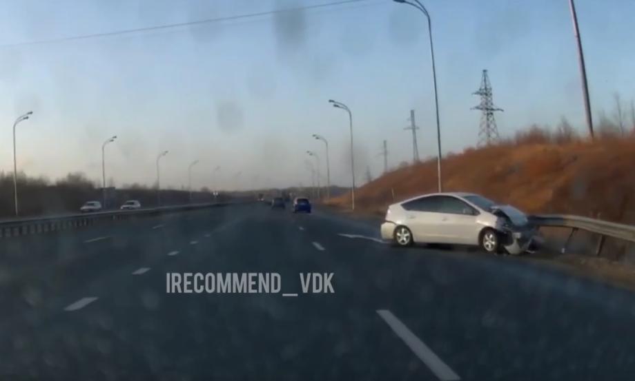 Фото: Кадр видео | «Опять Prius»: момент жесткого ДТП во Владивостоке попал на видео