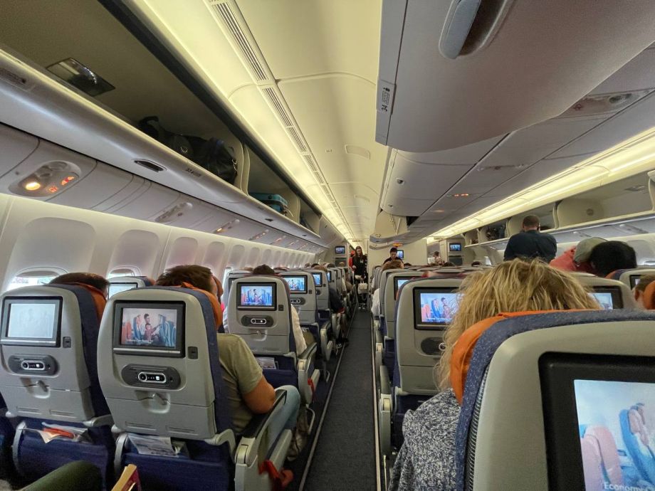 Задержка рейса во Владивостоке: сотни пассажиров не могут улететь в Москву