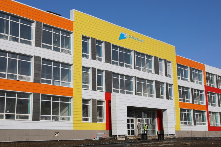 Губернатор Приморья оценил готовность школы в Большом Камне
