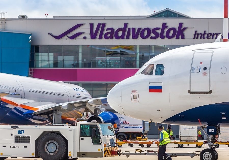 Циклон на Камчатке «отправил» два самолёта из Владивостока на запасные аэродромы