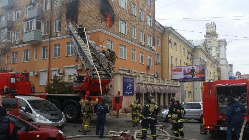 Фото: 25.mchs.gov.ru | Огнеборцы из Приморья спасли пять человек во время пожара