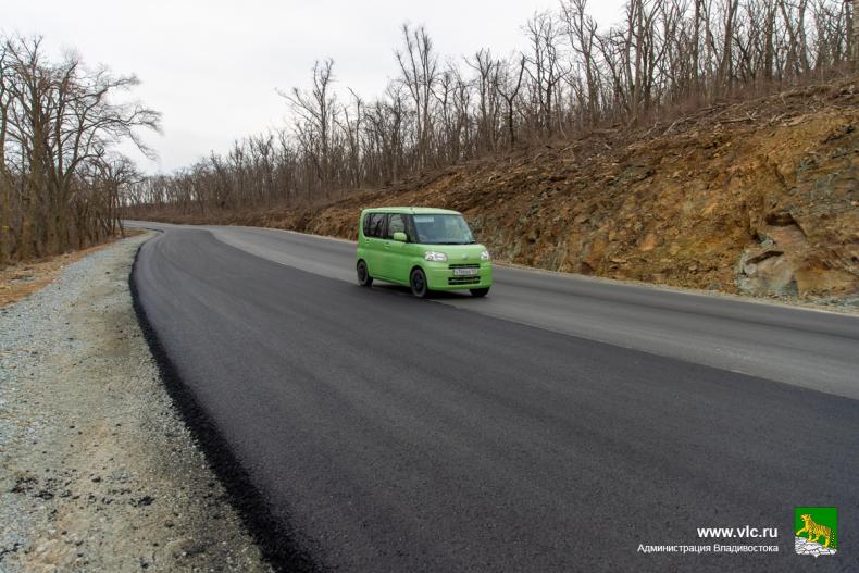 Фото: Максим Долбнин / vlc.ru | На острове Русском появилась новая асфальтированная дорога