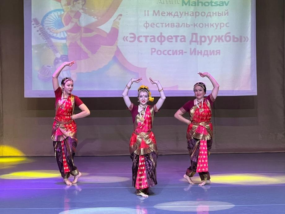 Фото: Дворец детского творчества | Йога, сари, ранголи: во Владивостоке состоялся фестиваль дружбы России и Индии