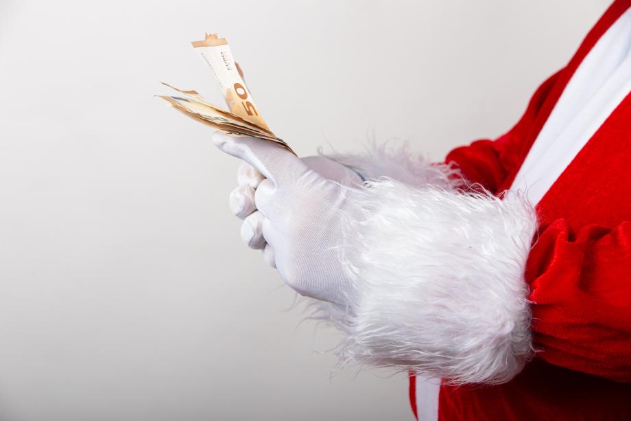 Фото: freepik.com | Специалисты рассказали, сколько зарабатывают Деды Морозы в России