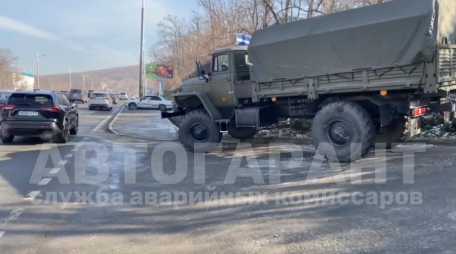Фото: Кадр видео | ДТП с участием автомобиля «Урал» произошло во Владивостоке