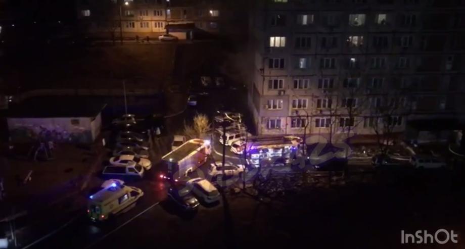 Фото: кадр видео | Четыре квартиры серьезно пострадали во время страшного пожара во Владивостоке