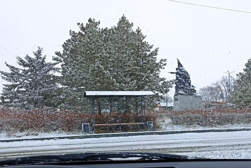 Фото: телеграм-канал "Погода 25 регион" | Приморье засыпает снегом: жители края поделились кадрами в соцсетях