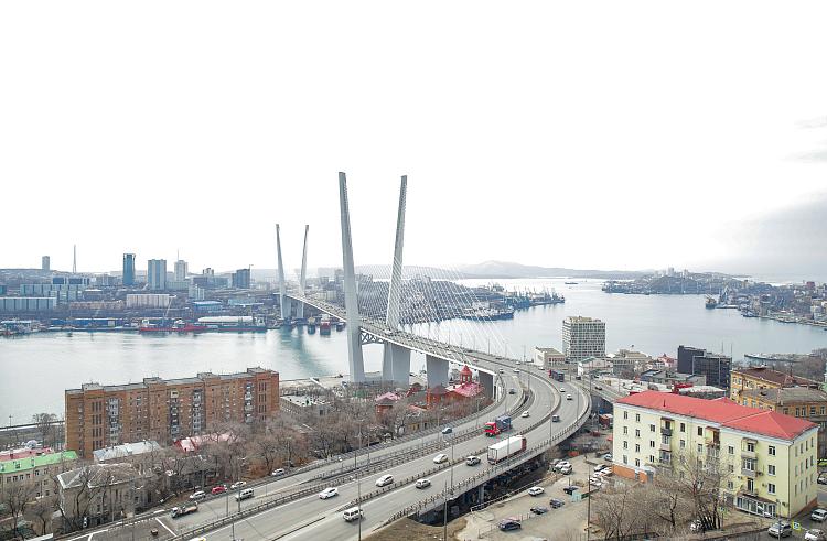 Движение транспорта и пешеходов вблизи Золотого моста во Владивостоке будет перекрыто