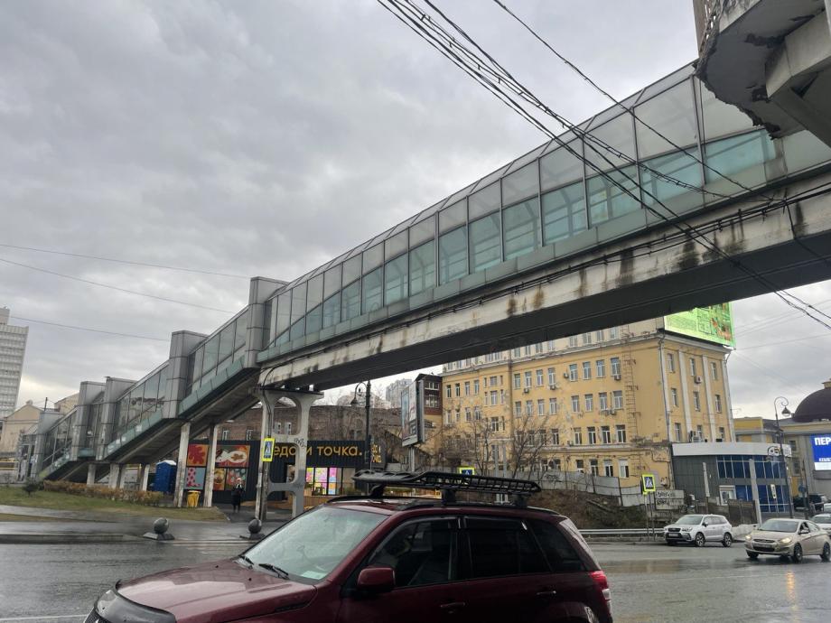 Фото: PRIMPRESS | Центр Владивостока не будут перекрывать на неделю для демонтажа перехода на улице Семеновской