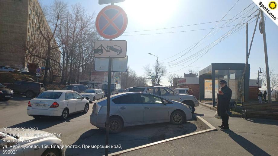Забирают и увозят: автолюбителей Владивостока предупредили о рейдах по остановкам