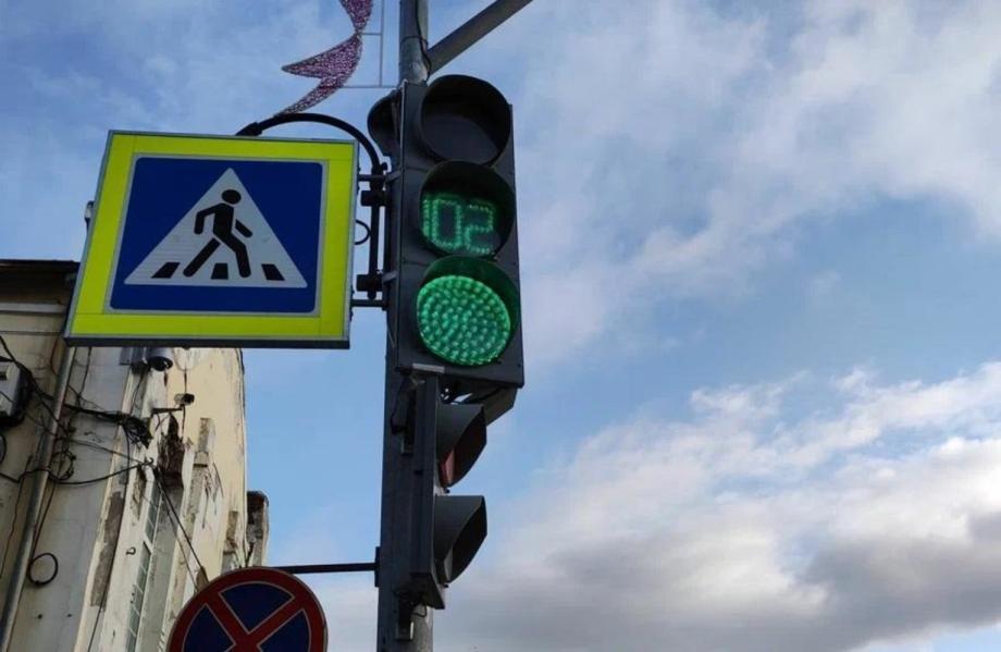 Во Владивостоке устанавливают светофоры с новой секцией
