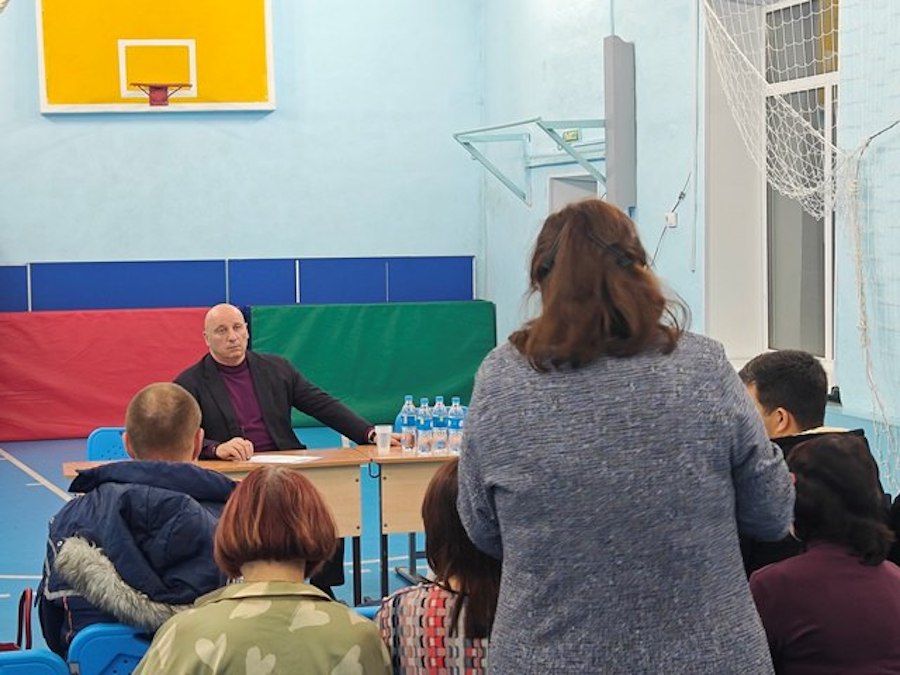 Жители Артёма обсудили дорожные проблемы с депутатом ЗСПК