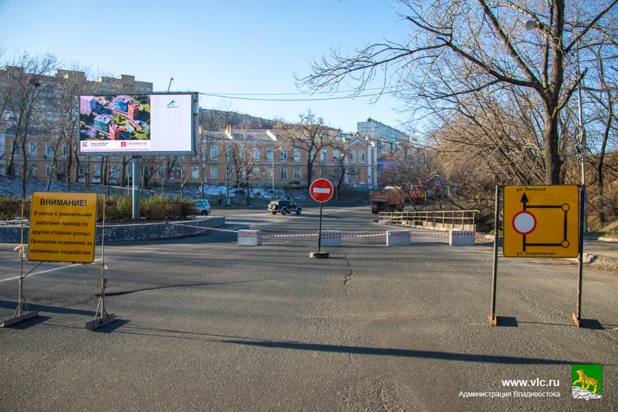 Фото: vlc.ru | Во Владивостоке дорожный провал на одной из улиц устраняют раньше срока