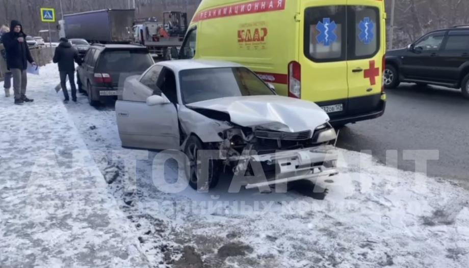 Фото: соц.сети | «Пьяный пытался скрыться». Во Владивостоке произошло ДТП с участием грузовика