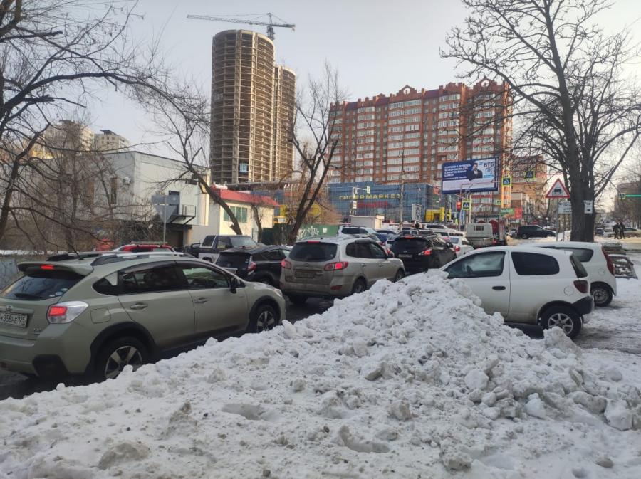 Фото: PRIMPRESS | Владивостокцы жалуются на заваленную снегом дорогу, где теперь вечные пробки
