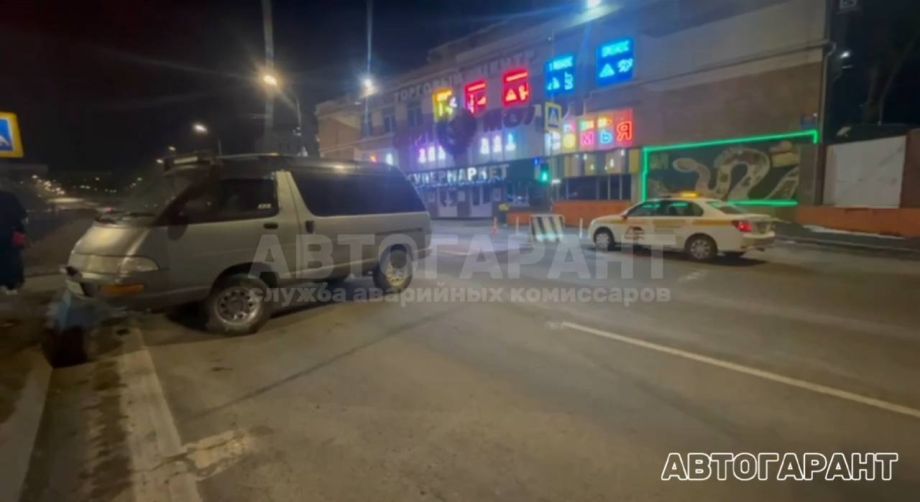 Пьяный водитель, уходя от погони, разнес леера и чужую машину во Владивостоке