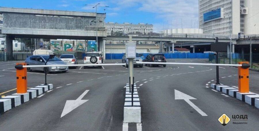 Парковку на Корабельной сегодня внезапно закрыли