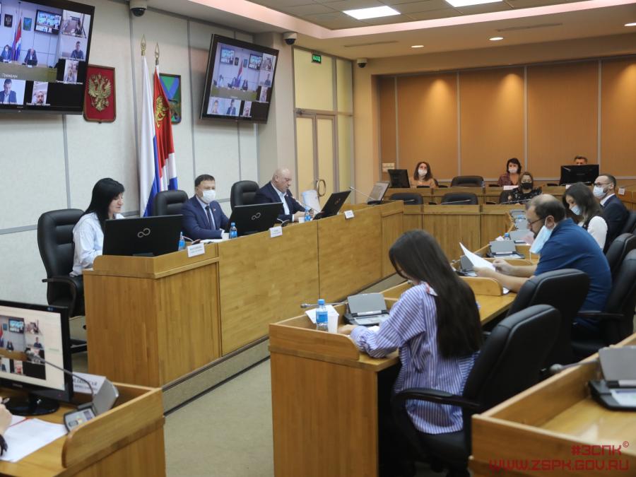 Фото: zspk.gov.ru | В Приморье молодые парламентарии предложили законодательное решение проблемы обеспечения жильем детей-сирот