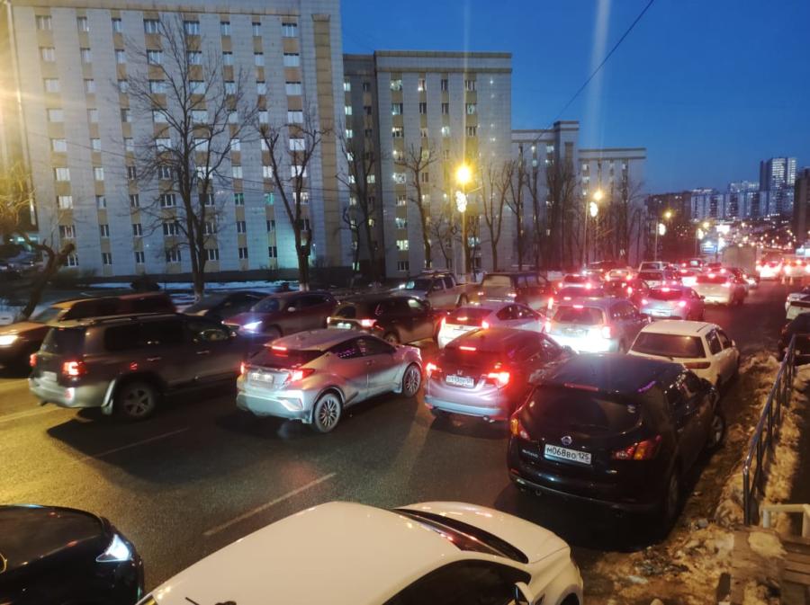 Фото: PRIMPRESS | Авто нужно срочно убрать: озвучены районы Владивостока, где пройдут работы по очистке улиц