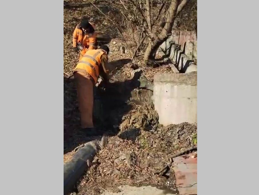 Тонна салфеток парализовала канализационный коллектор во Владивостоке