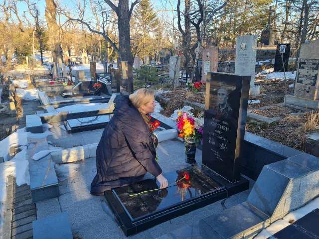 Фото: zspk.gov.ru | Депутат ЗС ПК почтила память Героев Отечества