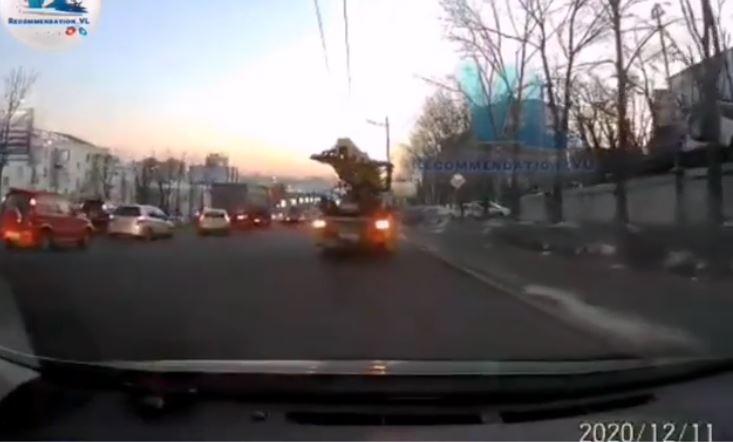«Сделал все возможное?»: видео жуткого ДТП во Владивостоке вызвало споры