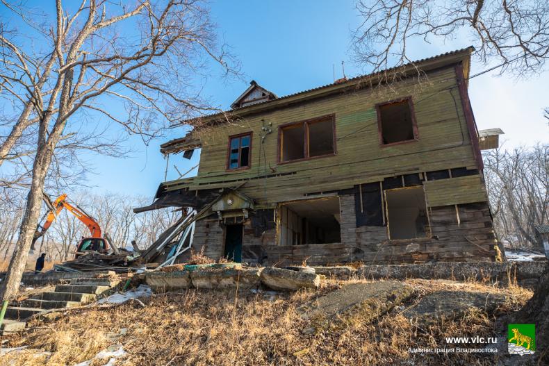 Фото: Анастасия Котлярова/vlc.ru | Во Владивостоке за год снесли не менее шести аварийных и ветхих домов
