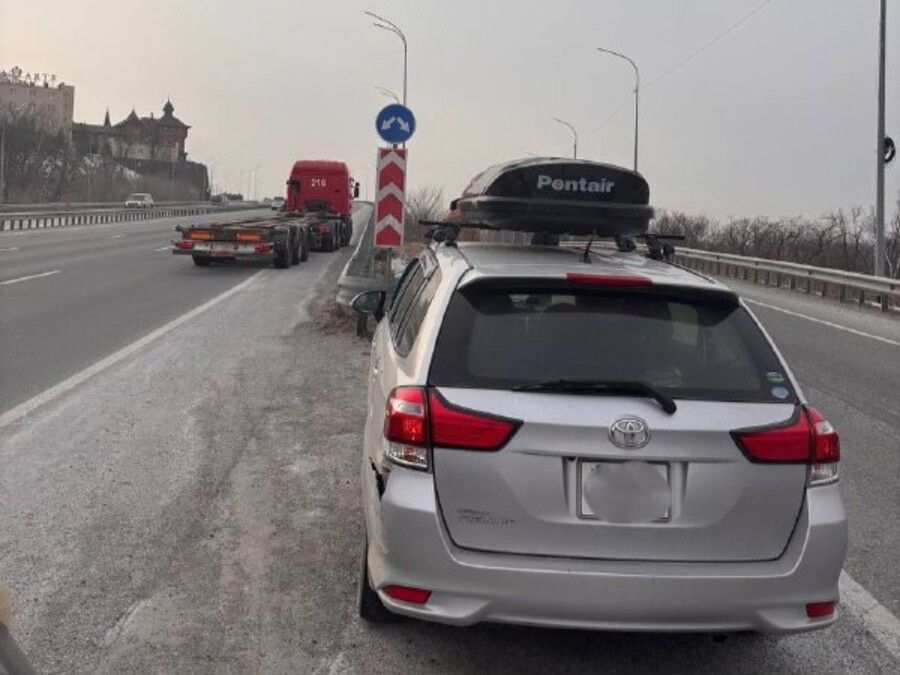 Фура устроила тройное ДТП на въезде во Владивосток