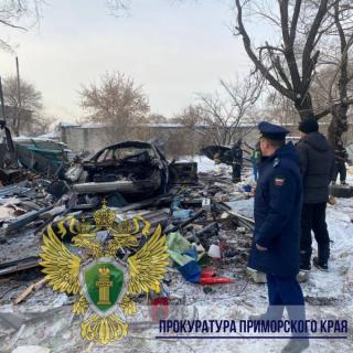 Сгорел автомобиль, гараж и пострадал мужчина. По факту пожара в Приморье проведут доследственную проверку