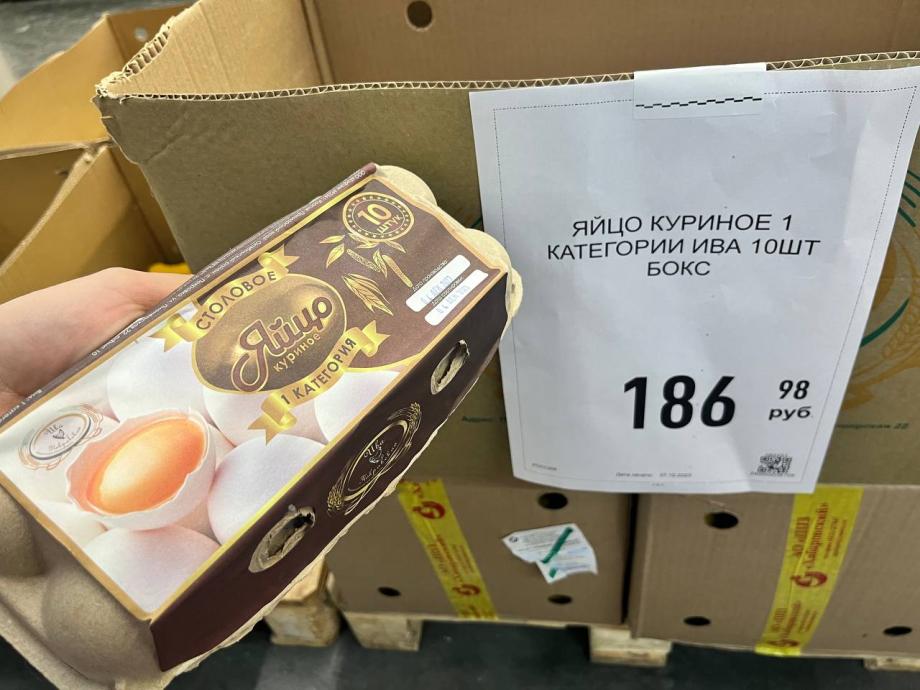 Фото: Максим Протасов / PRIMPRESS | Известные супермаркеты «ударили» приморцев по яйцам. Сигнал Путина не получили?