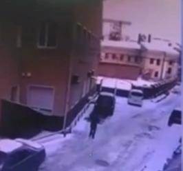 Фото: соцсети | «И никто не помог». Во Владивостоке на глазах у прохожих умер мужчина