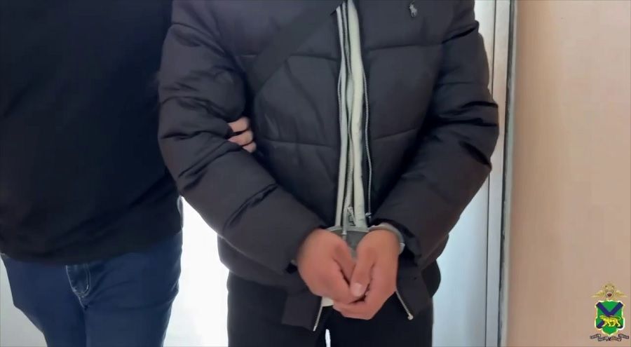 Дикий случай во Владивостоке: 18-летний таксист-мигрант проломил битой голову пассажиру