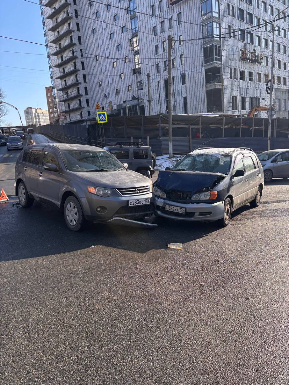 Невнимательность водителя привела к ДТП во Владивостоке