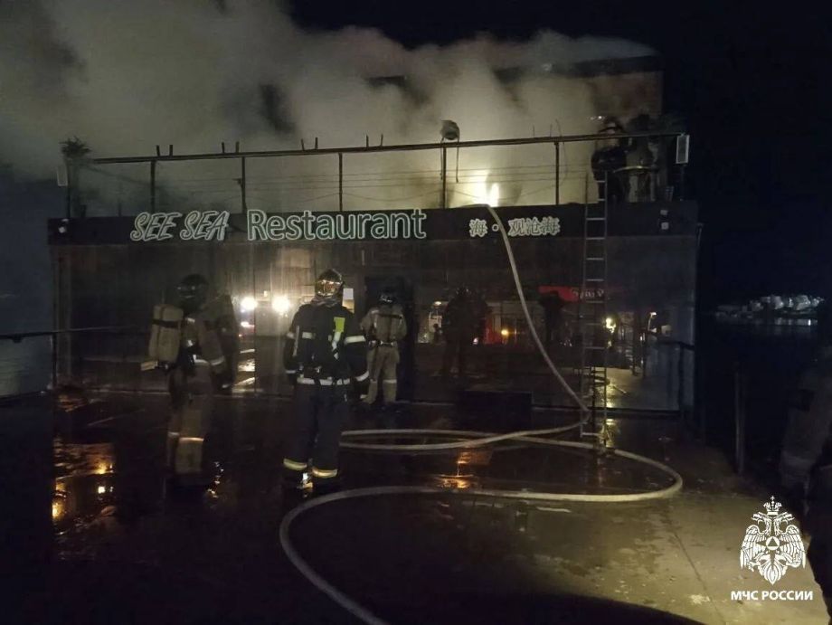 Пожар уничтожил один из популярных ресторанов на «Юбилейном» пляже Владивостока