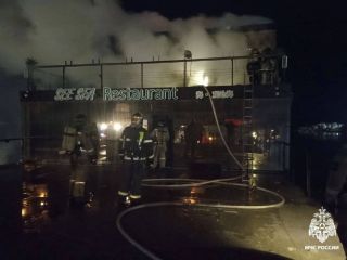 Пожар уничтожил один из популярных ресторанов на «Юбилейном» пляже Владивостока