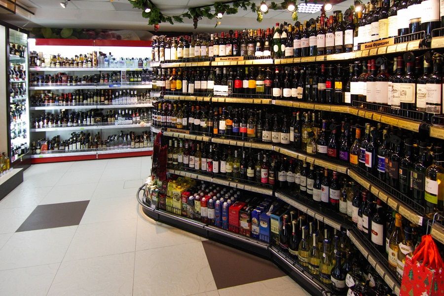 Новогоднее застолье без вреда:  психиатр-нарколог опроверг главные алкогольные мифы