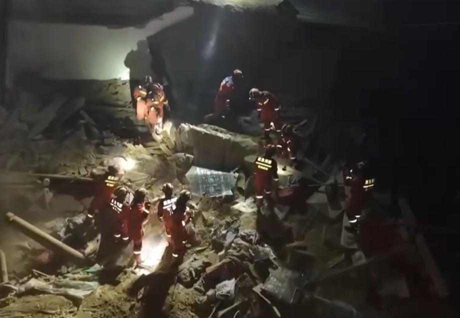 Фото: скриншот из видео | «116 человек погибли, тысячи ранены». В Китае произошло разрушительное землетрясения