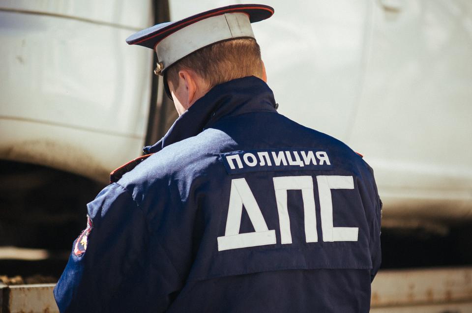 Фото: Илья Евстигнеев | Массовые проверки пассажирского транспорта проводят полицейские в Приморье