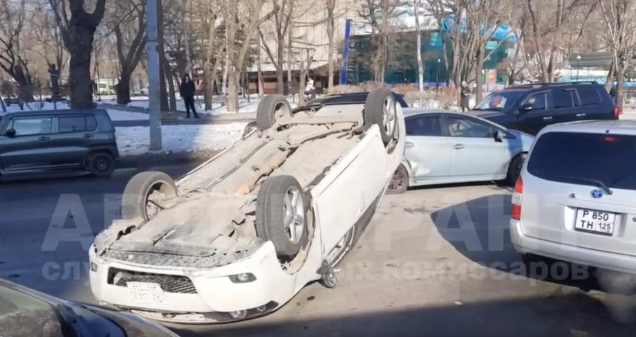 Фото: Кадр видео | «Отбросило на эвакуатор»: жесткое ДТП произошло во Владивостоке