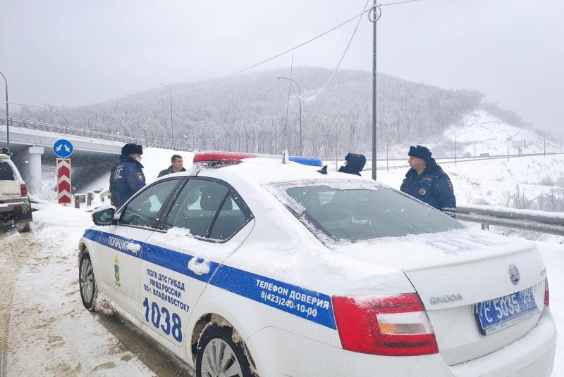Фото: 25.мвд.рф | Во Владивостоке закрыто движение по трассе Седанка – Патрокл