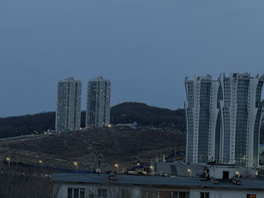 Владивосток встречает самую тёмную ночь года