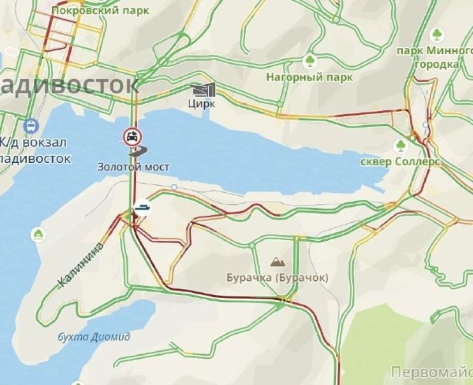Пробка до Катерной: во Владивостоке на Золотом мосту произошло ДТП
