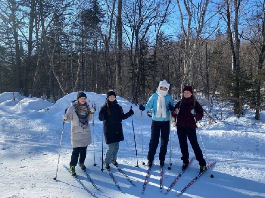 Китайцы сшили «наши» костюмы: на курорте под Суйфэньхэ теперь одевают по‑русски